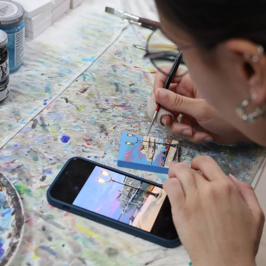 Ritratto di Ilaria Lafronza, artista di Giovinazzo — dipinti in miniatura