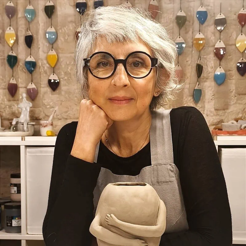 Ritratto di Ilia Scardigno, artista di Giovinazzo — ceramiche